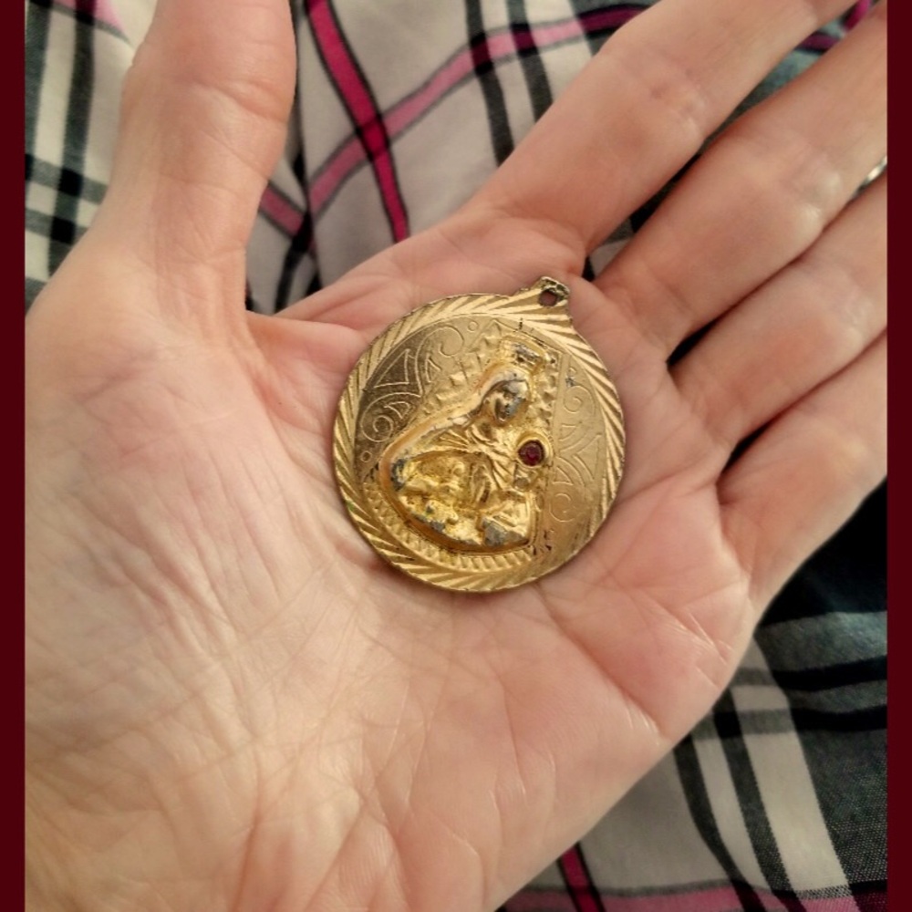Vintage St Barbara Catholic Religious Gold Tone Medal Medallion Charm Pendant - Picture 3 of 8
